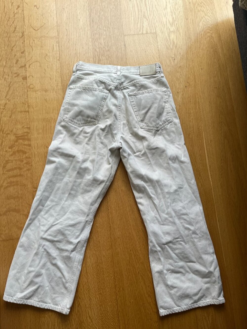 High-Rise Wide-Leg Jeans in Cream - Picture 8 of 10